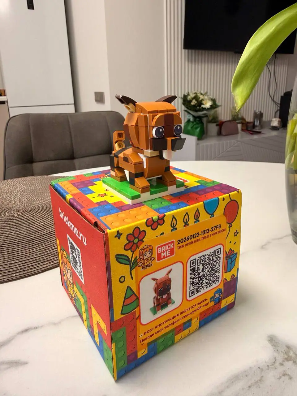 Фигурка BrickMe на фотографии клиента — Михаил С.